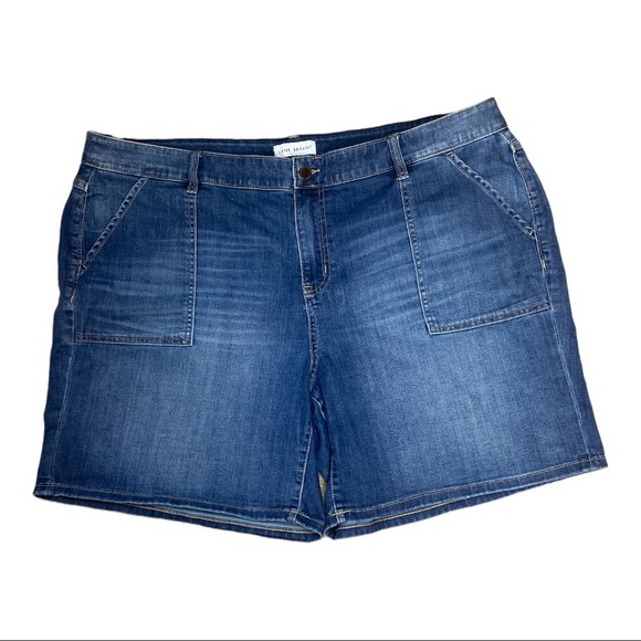 Lane Bryant Mid-Rise Girlfriend Short Medium Wash  [052] - Picture 1 of 3
